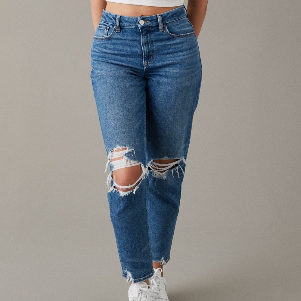 American Eagle stretched ripped curvy mom jean